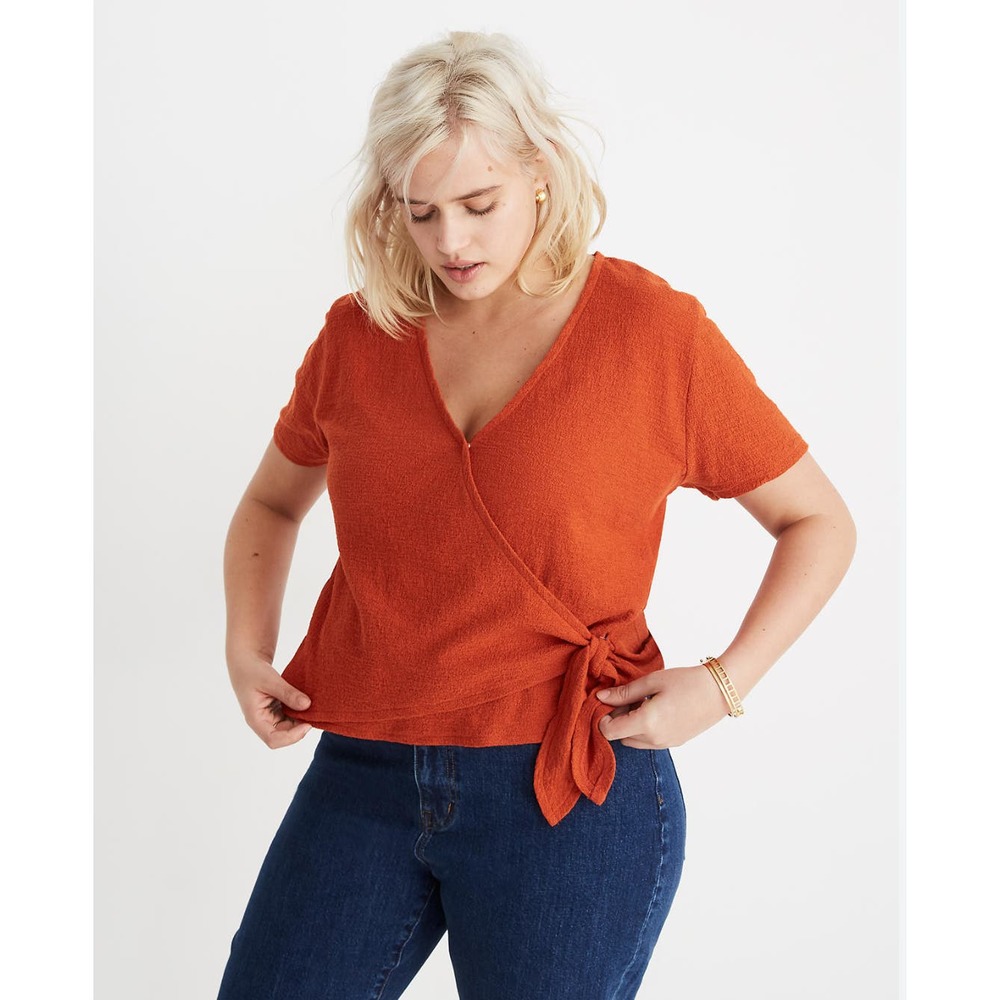Madewell Textured Wrap Front Top in Rust - size Large